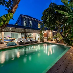 Alchemy Private 4 Bedroom Eat Street 10 Steps To Revolver Cafe Seminyak (Bali)